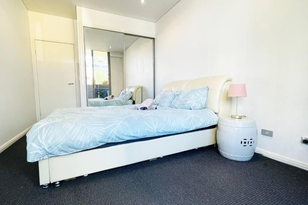 New Comfy Stylish Apt In Rhodes Next To Train N Shopping Center Lejlighed Sydney Eksteriør billede